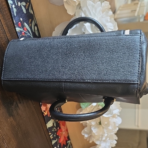 Kate Spade Classic Black and Cream Bag 10x8 - Picture 4 of 10